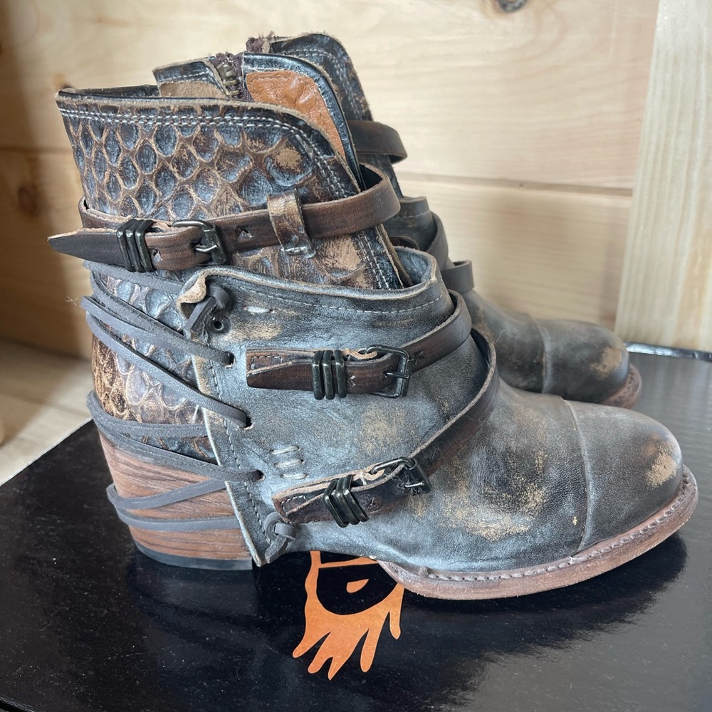 Freebird Crue Multi-Strap Leather Boots - Picture 5 of 8